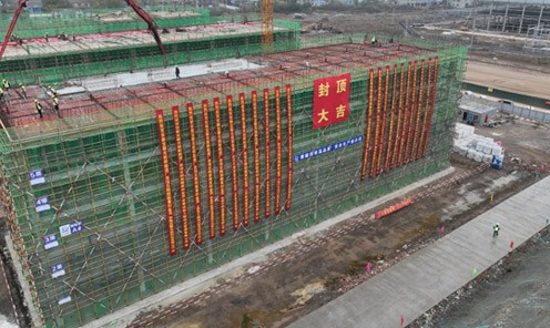 恒峰g22科技新能源高端智能制造项目首栋单体封顶仪式圆满...